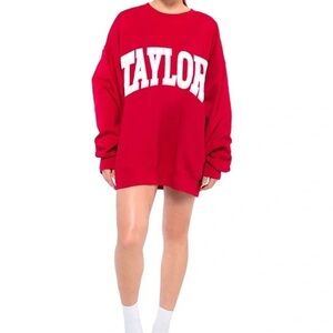 The Bar Taylor Sweatshirt in Ruby